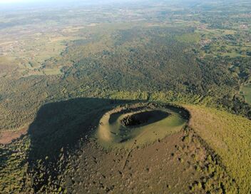 Des volcans et des hommes