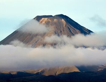 Des volcans et des hommes