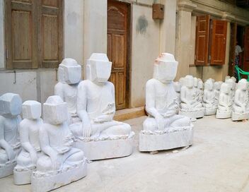 Birmanie : les sculpteurs de marbre de Mandalay