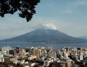 Des volcans et des hommes