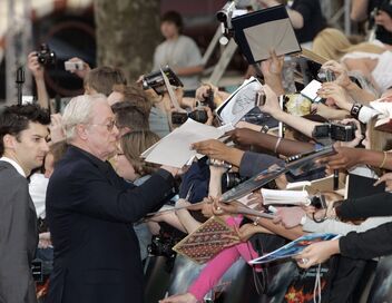 Sir Michael Caine : Du monde ouvrier aux Oscars de la gloire