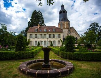 Le collège royal et militaire de Thiron-Gardais : la nouvelle vie de Stéphane Bern