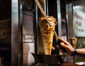 A qui appartient le döner kebab ?