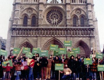 La tribu et le gourou : Gaïaland