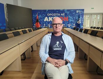 Drogue, dollars, diplomatie : la valse albanaise