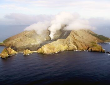 Des volcans et des hommes