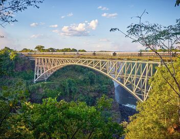 Un train au coeur des merveilles africaines : De Dar es Salam aux chutes Victoria