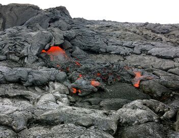 Des volcans et des hommes