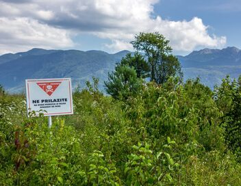 La Croatie, une carte postale et des mines