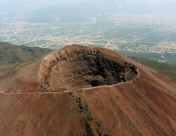 Des volcans et des hommes