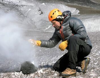 Des volcans et des hommes