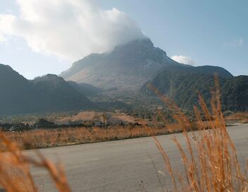 Des volcans et des hommes