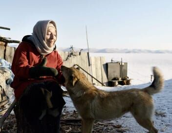 La mamie patineuse du lac Baïkal