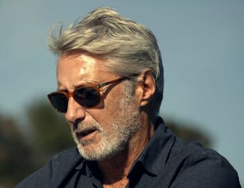 Antoine de Caunes : la vie "rêvée" d'un enfant du rock