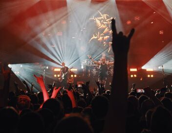 Sepultura : Celebrating Life Through Death